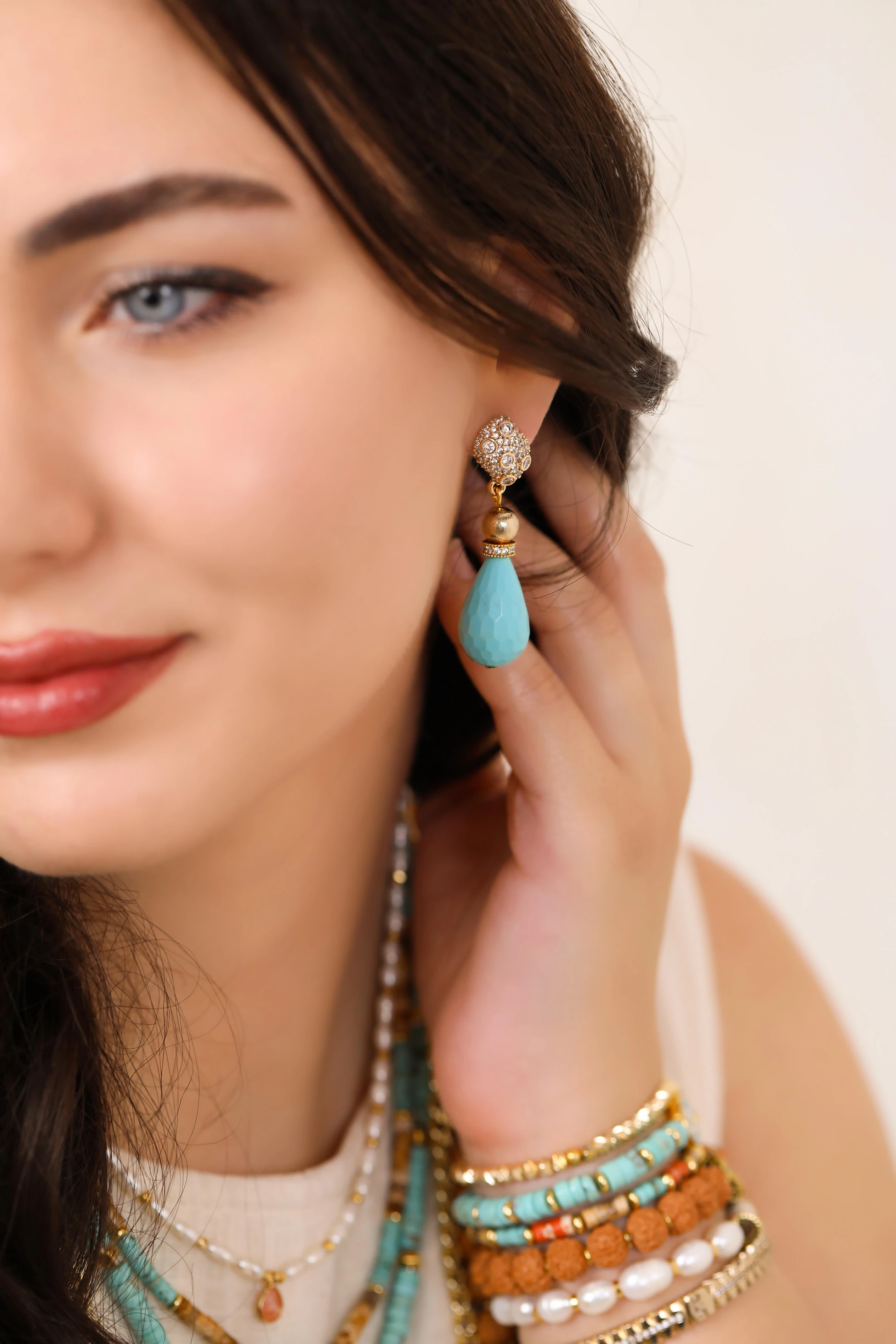 Turkuaz Akrilik Damla Küpe