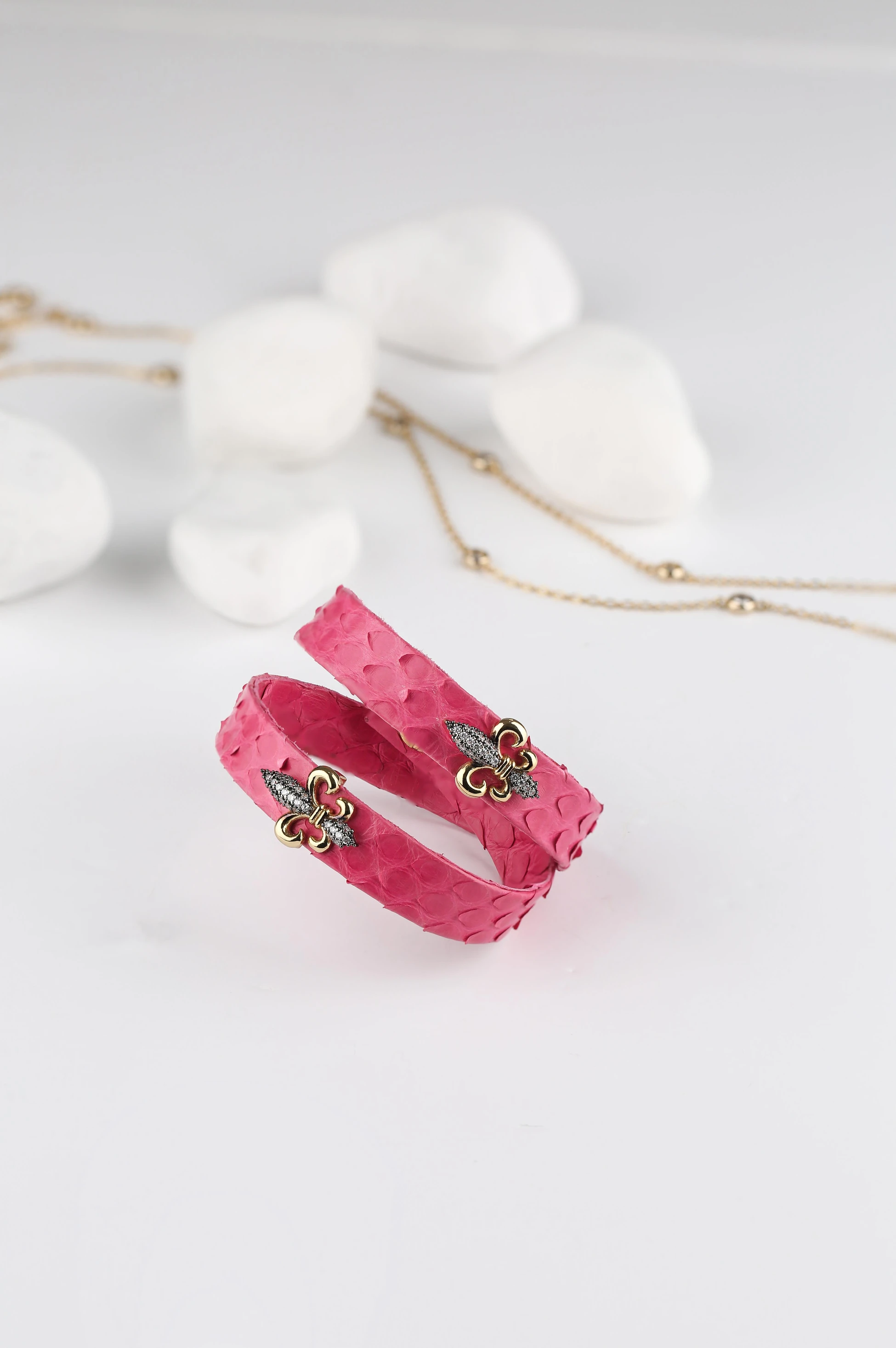 Zambak Pembe Deri Bileklik