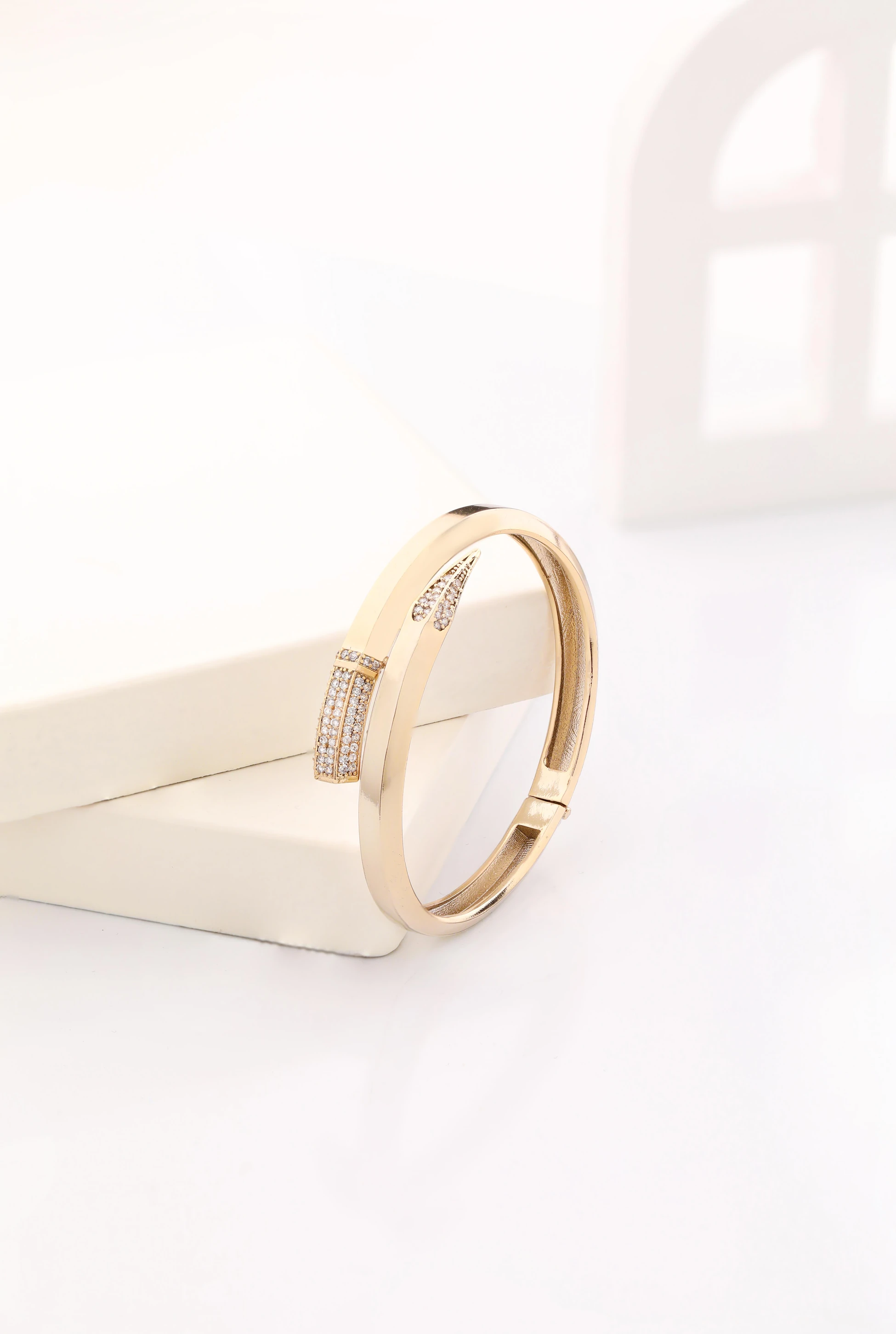 Zirkonyum Taşlı Kalem Bileklik