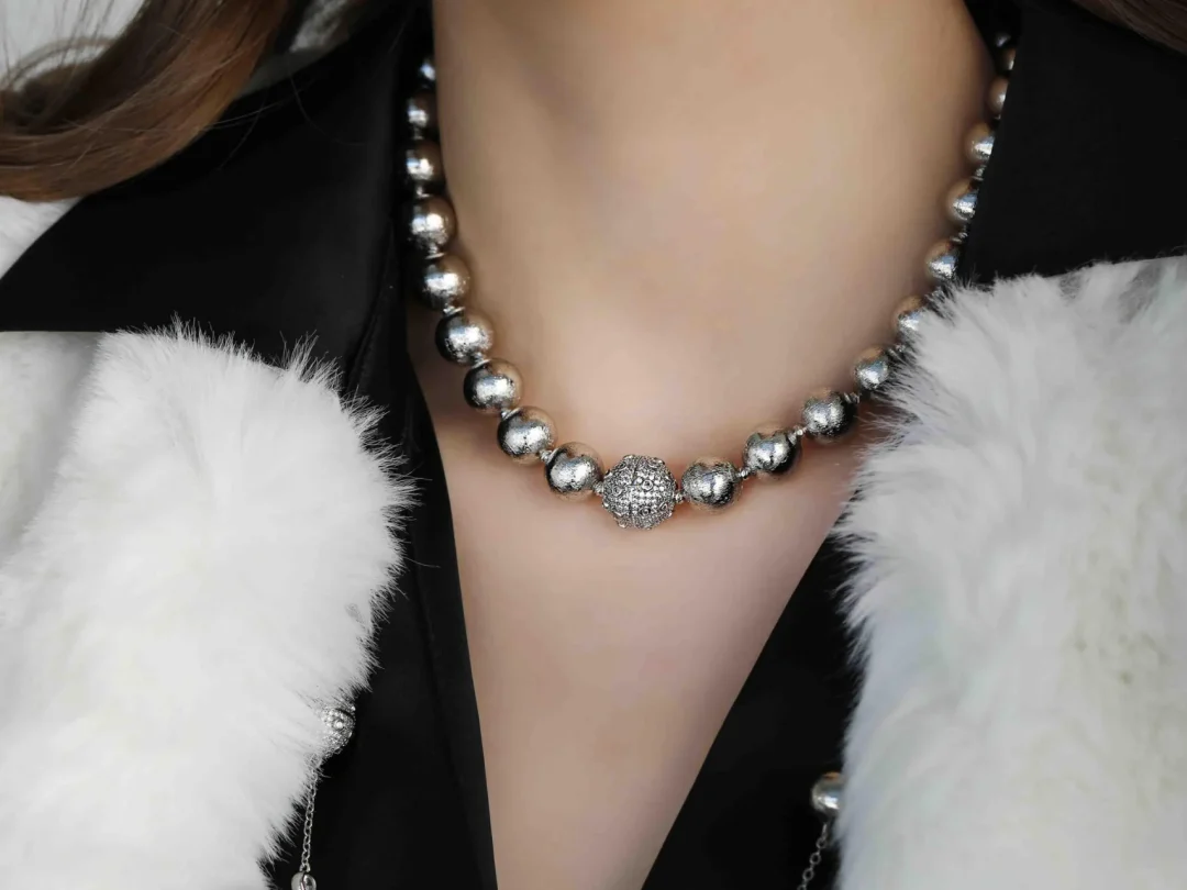 Gümüş Renk Top Kolye