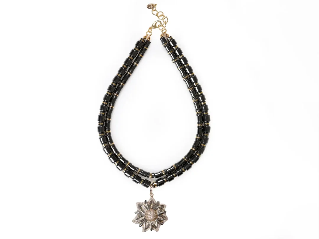 Hematit Taşı Lotus Kolye